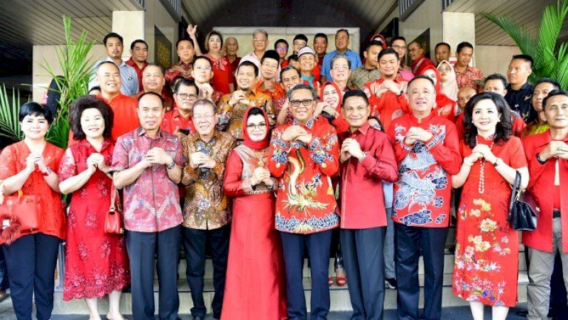 Gubernur Sulsel Nurdin Abdullah menghadiri open house Imlek, Minggu (2/2/2020).