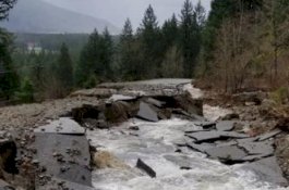 500 Turis Terjebak Longsor, Bisa Dievakuasi Helikopter tapi Harus Bayar Rp2 Juta Per Orang