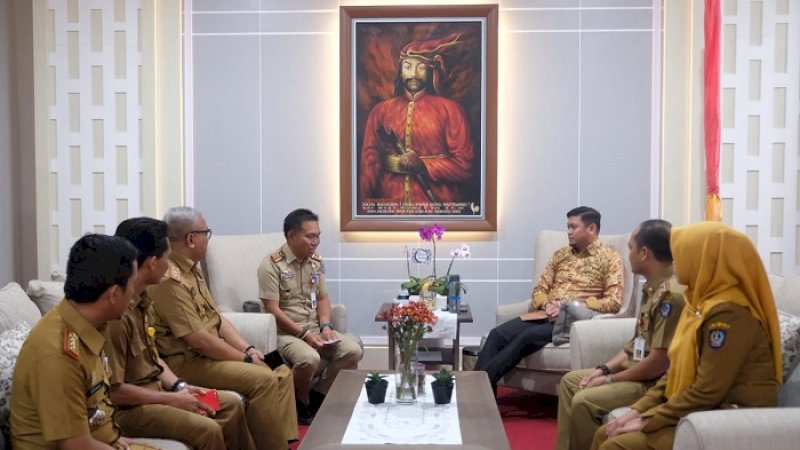 Ketua KPH Jeneberang 1 Sulawesi Selatan, Andi Tonra Solie (keempat dari kiri) menemui Bupati Gowa, Adnan Purichta Ichsan, Senin (3/2/2020)