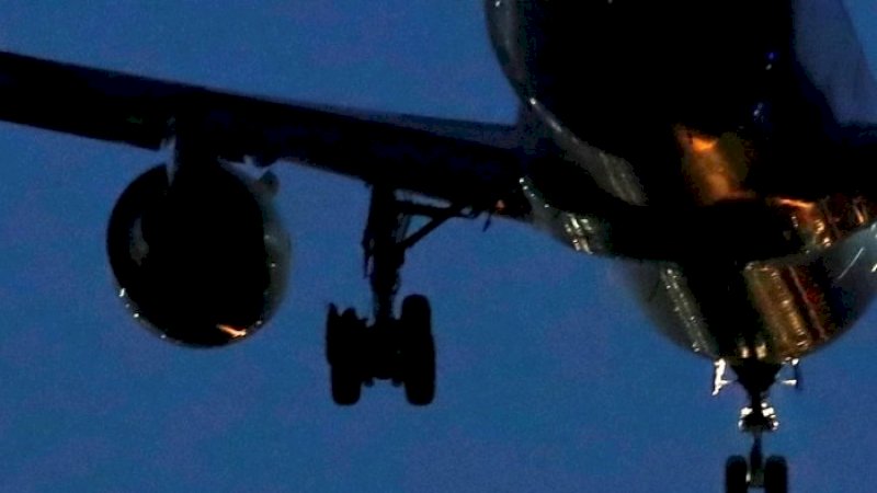 Pesawat Air Canada Boeing 767 yang mengalami kerusakan sesaat setelah lepas landas.