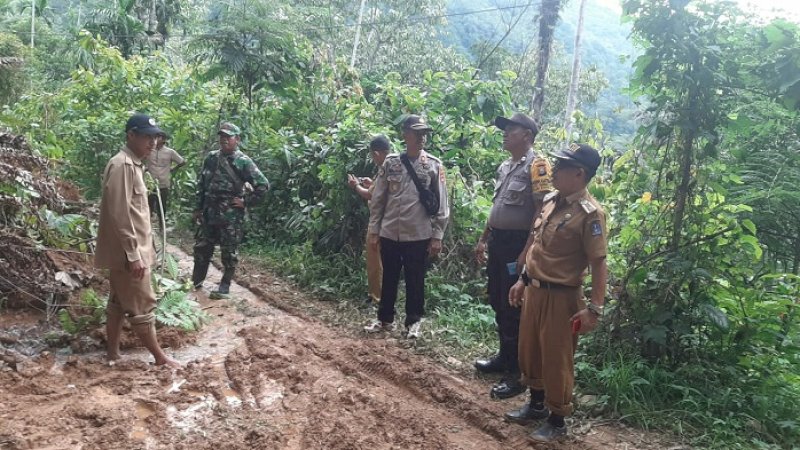 Lokasi longsor di Bone, Senin (3/2/2020).