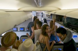 Penumpang Ini Mengaku Bawa Virus Corona, Pesawat Langsung Putar Balik ke Bandara