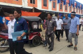 Cari Tahu Retribusi dan Letak Kios, Pansus III DPRD Wajo Ramai-ramai ke Pasar Siwa