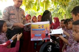 Perkenalkan Bripka Saifuddin, Pak Bhabin dari Sulsel yang Giatkan Minat Membaca