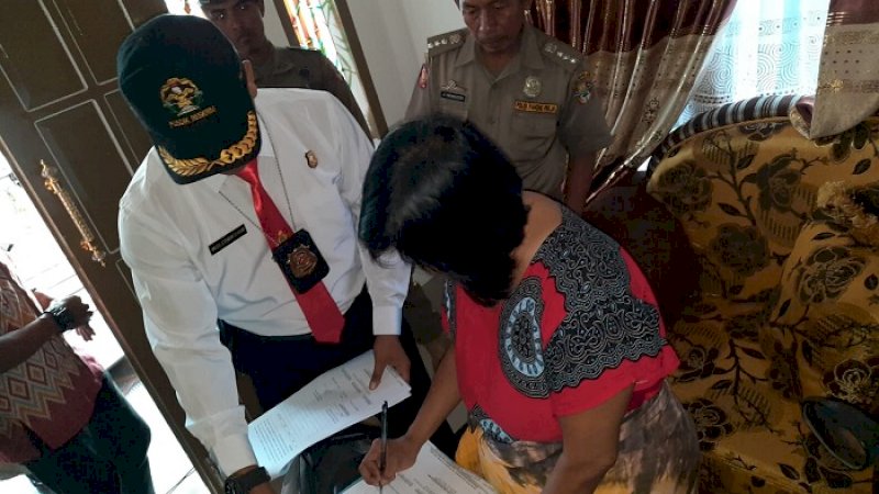 Diduga Jadi Tempat Prostitusi, Rumah Bernyanyi Wahyu Disegel Satpol PP Wajo