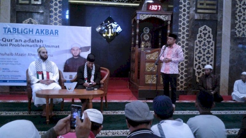 Wabup Jeneponto, Paris Yasir memberikan sambutan pada tablig akbar di Masjid Agung, Jumat (7/2/2020).