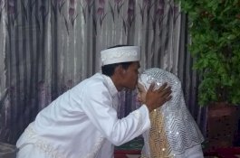 Kecewa Resepsi Anaknya Ditunda, Warga Natuna Kembalikan Bahan Makanan ke Toko