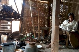 Daeng Buang Tinggal di Rumah Reyot, Kadis Sosial: Bukan Rumahnya