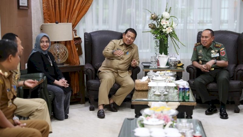 Pangdam XIV Hasanuddin, Andi Sumangerukka bersilaturahmi dengan penjabat Wali Kota Makassar, Iqbal Suhaeb, Jumat (7/2/2020).
