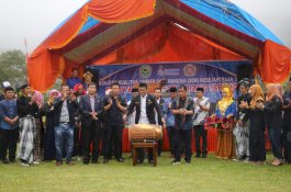 Suardi Saleh Rela Basah Kuyup di Study Karya Bakti Karang Taruna