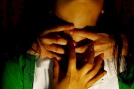 Cemburu, Wanita ini Cekik Anak Tirinya Sampai Mati