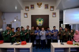Gowa Kabupaten Pertama Bentuk UPT Bank Sampah, Adnan Terima Penghargaan dari Transformasi