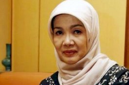 Istri Mendiang Penyanyi Chrisye Meninggal Dunia