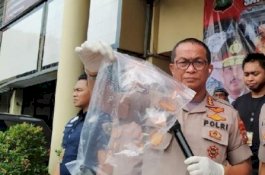 Aniaya Ibu Kandung karena Dilarang Pacaran, Remaja Ini Bawa Gunting Berlumuran Darah