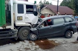 Kecelakaan di Poros Barru: Avansa versus Truk Kontainer, Dua Orang Tewas