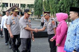 Aksi Heroik Kapolsek 'Duduk Bersimpuh' Diganjar Kenaikan Pangkat Luar Biasa oleh Kapolri