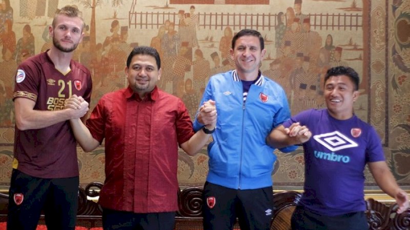 CEO PSM, Munafri Arifuddin memperkenalkan Serif Hasic dan Nenad Bacina di Hotel Sultan, Jakarta, Senin (10/2/2020).