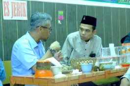 Ketemu di Warung Coto, Ustaz Somad Ajak Warga Makassar Dukung Iqbal Djalil di Pilwalkot 2020