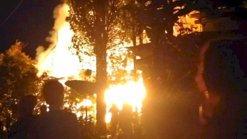 Kebakaran yang terjadi di Bantaeng, Senin dini hari (10/2/2020).