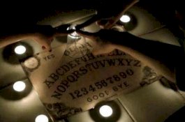 Konon 6 Cara Ini Bisa Memanggil Setan, Termasuk Menyisir Rambut Tengah Malam