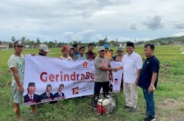 HUT ke-12, Partai Gerindra Bantaeng Bagi-bagi Alat Pertanian