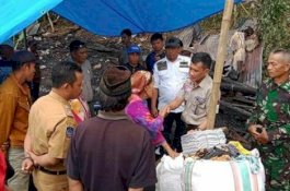 Dinsos-BPBD Bantaeng Salurkan Bantuan kepada Korban Kebakaran di Bonto Tappalang
