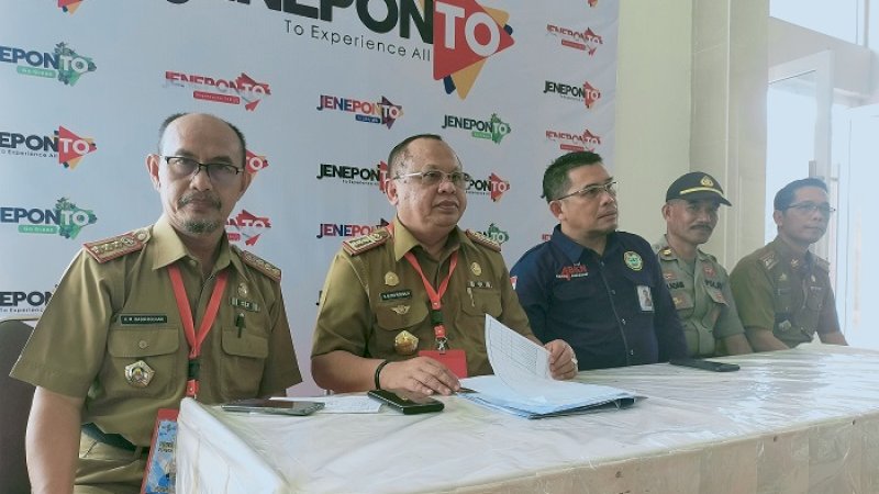 Sekda Jeneponto, Syafruddin Nurdin (kedua kiri).