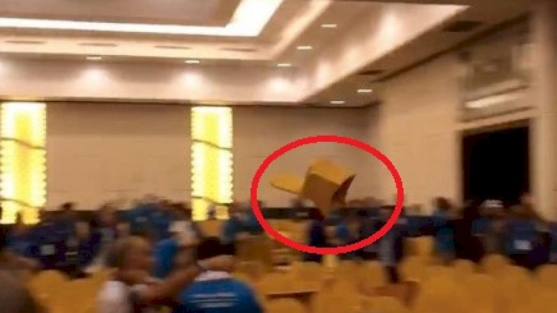 Kericuhan di arena Kongres PAN di Hotel Claro, Kendari, Selasa (11/2/2020).