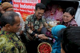 Mentan Syahrul Operasi Pasar Bawang Putih dan Cabai di Solo