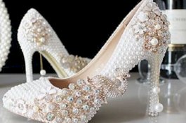 Bagaimana Hukum Muslimah Pakai Hak Tinggi?