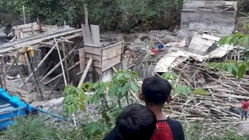 Jembatan Kasangngi di Desa Pa'ladingang, Kecamatan Bontolempangan, Gowa. 