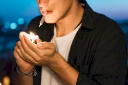 Kunjungan Wisata Terlalu Ramai, Amsterdam Mau Larang Turis Beli Ganja