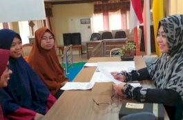 Erna Rasyid Taufan Uji Bacaan Alquran Calon Guru SDIT KH Ahmad Dahlan