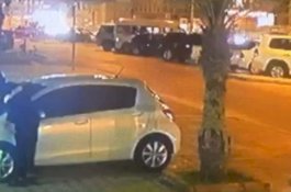 Mantan Tunangan Tolak Kembalikan Hadiah, Pria Ini Rusak dan Tuangkan Cairan Kimia ke Mobilnya