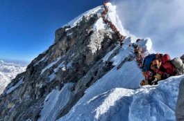 Nepal Rela Kucurkan Rp102 M untuk Bersihkan 35 Ton Sampah di Everest, Pendaki Justru Mengkritik