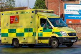 Ibu Melompat Kegirangan Ketika Bayinya Dinyatakan Negatif Coronavirus