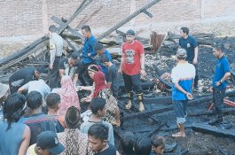 Ditinggal Pergi Pemilik, Rumah Warga di Ramba Jeneponto Habis Dilahap Api