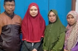 Tiba di Gowa, Mahasiswi yang Kuliah di China Ini Disambut Tangis Haru Keluarga 