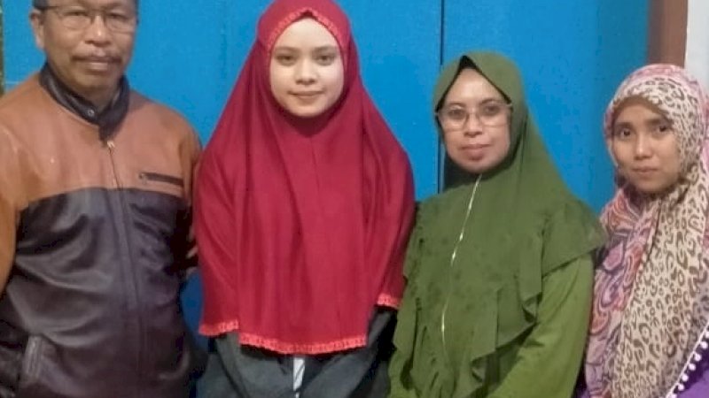 Nabila Ahmad (jilbab merah)