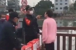 Bentak Polisi, Wanita di China Mau Terobos Pos Pemeriksaan Virus Corona