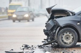 Mobil Rombongan Remaja Menabrak Polisi yang Mencoba Menghentikan Mereka