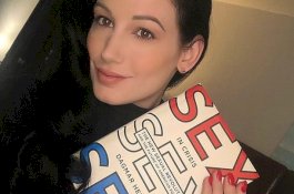 Guru Seks Hollywood Ditemukan Tewas di Bawah Balkon, Mantan Pacarnya Ditangkap