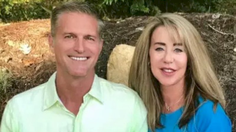 Cheryl Sanders (kanan) dan suaminya.