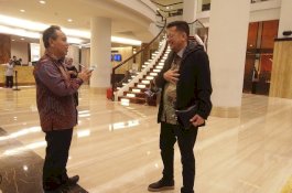 Terima Rekomendasi PAN, None Datang dengan Pakaian Hitam