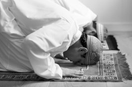 Sujud Sahwi Sebelum atau Sesudah Salam?