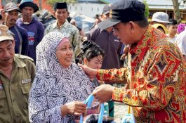 Bupati Wajo Serahkan Bantuan untuk Korban Kebakaran