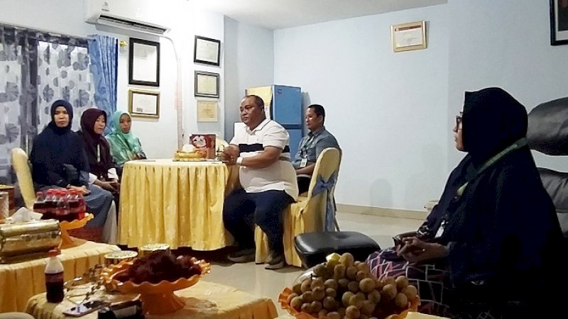 Wakil Direktur RSUD Andi Sultan Daeng Radja Bulukumba, dr Rizal Ridwan (kaus putih).