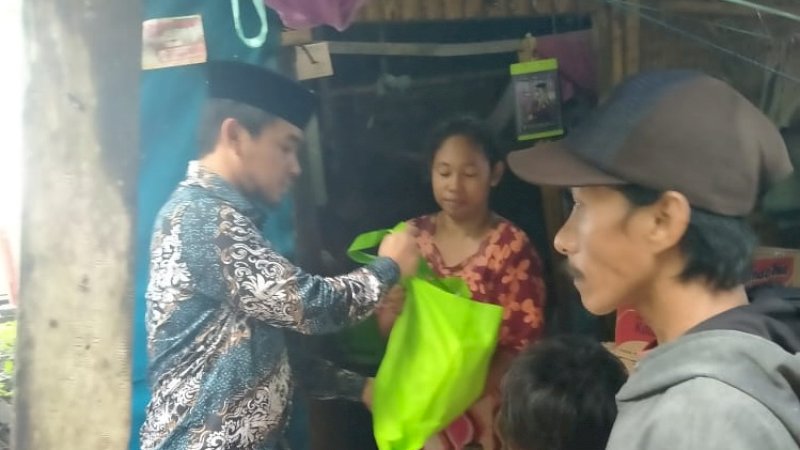 Wakil Ketua DPRD Gowa, Zulkifli menyambangi rumah Daeng Nappa, Jumat (21/2/2020). 