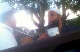 Sempat Dikira Ustaz, Debt Collector Ini Marah saat Lututnya Dipegang Bupati Aceh Barat