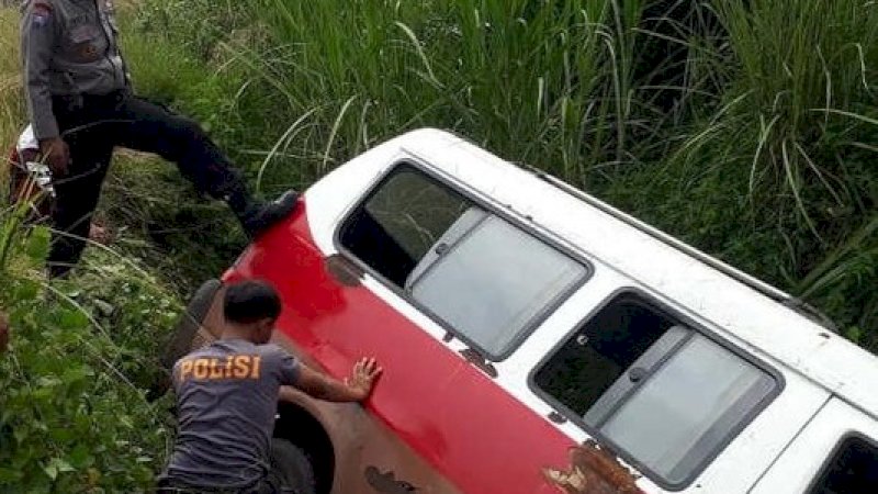 Angkot yang sopirnya nyaris perkosa mahasiswi Fakultas Kedokteran Unpad.
